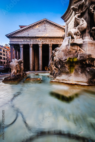 Canvas Print View of Pantheon in the morning. Rome. Italy