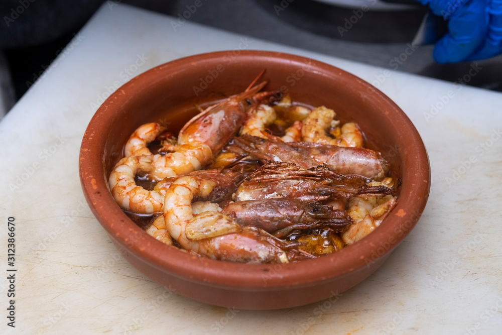 gambas al ajillo tapa tipica andaluza al horno y con aceite gambas al ajillo tapa tipica andaluza al horno y con aceite