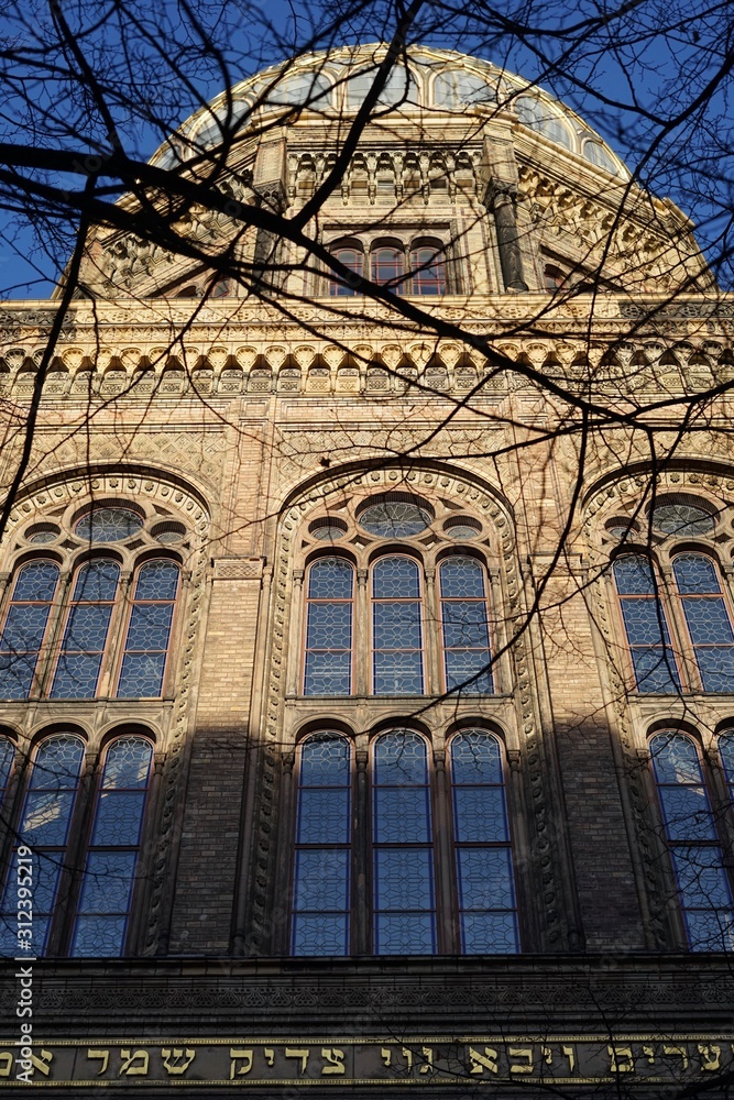 Obraz premium Teilansicht der Neuen Synagoge an der Oranienburger Straße (Berlin)