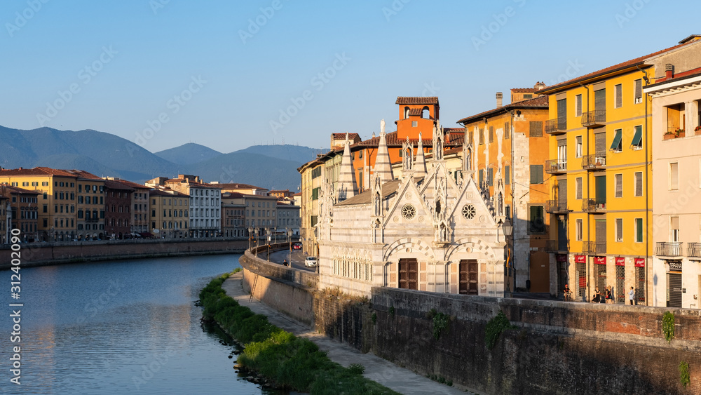 View of Arno River and Santa Maria della Spina Church, Pisa, Tuscany, Italia