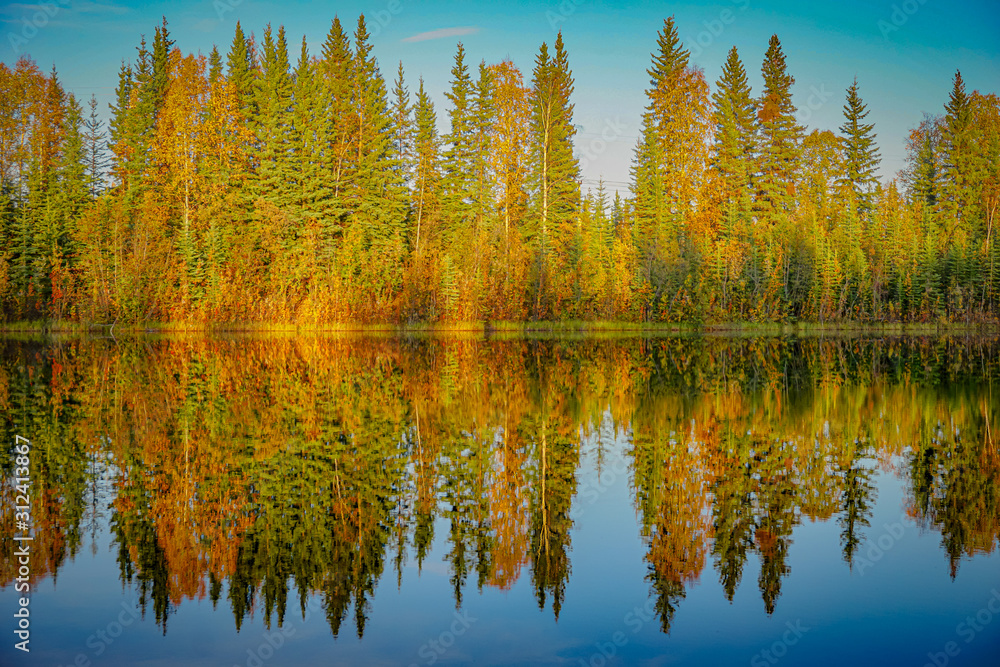 Obraz premium Reflection On Hidden Lake