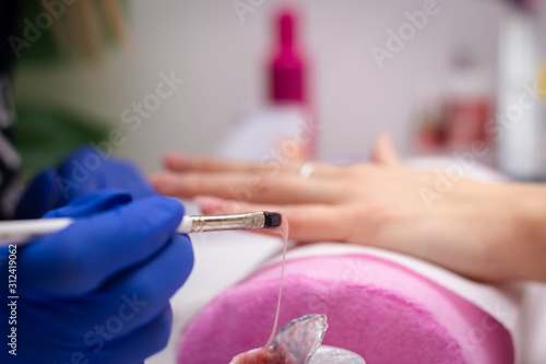 salon urody, pielęgnacja paznokci