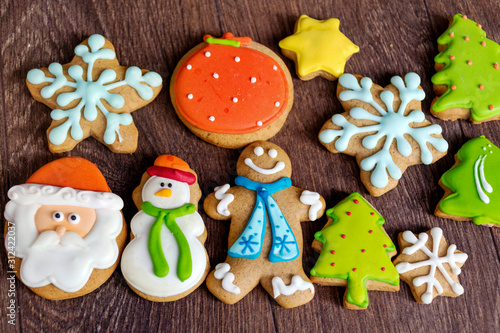 Fototapeta Naklejka Na Ścianę i Meble -  Christmas Gingerbread Man Cookies on a Wooden Background .Christmas Food