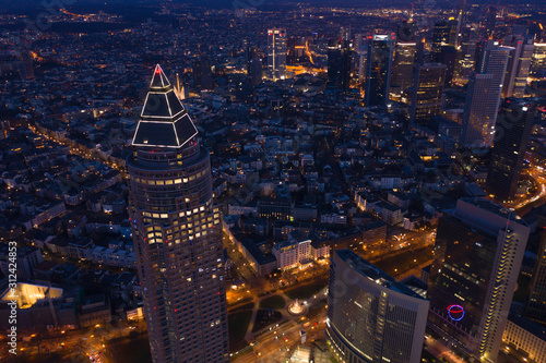 Frankfurter Messeturm bei Nacht