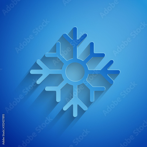 Foto Paper cut Snowflake icon isolated on blue background