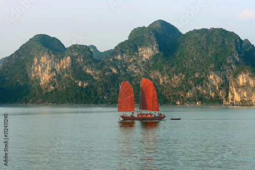 Vietnam, Halong Bay