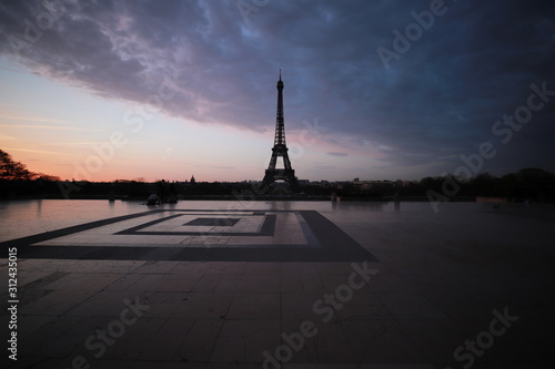 Sunrise in the Eiffel tower, Paris, France © Ricardo