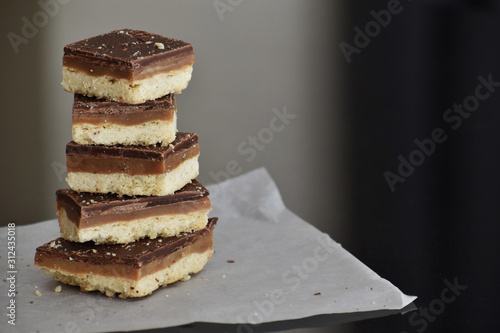 Canvas-taulu Millionaire's shortbread with chocolate and caramel