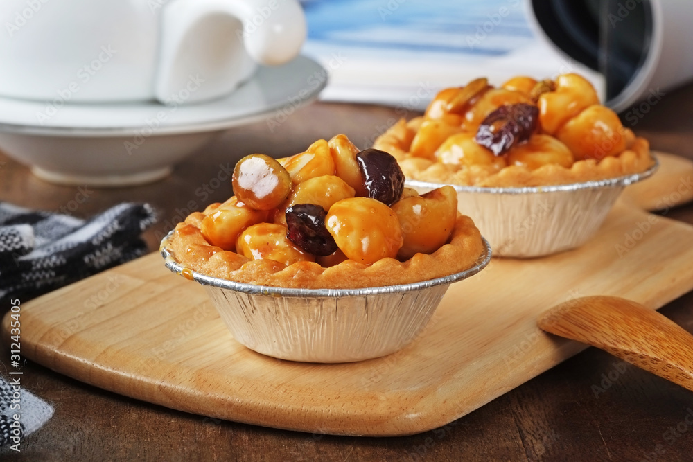 Macadamia nuts tart on wooden tray