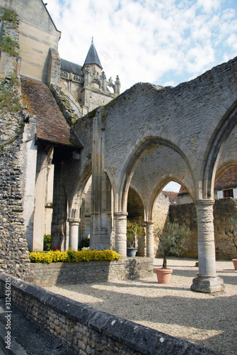 Ville d'Ecouché, Notre-Dame d'Ecouché (XIIIe siècle, classée Monument Historique, département de l'Orne, France photo