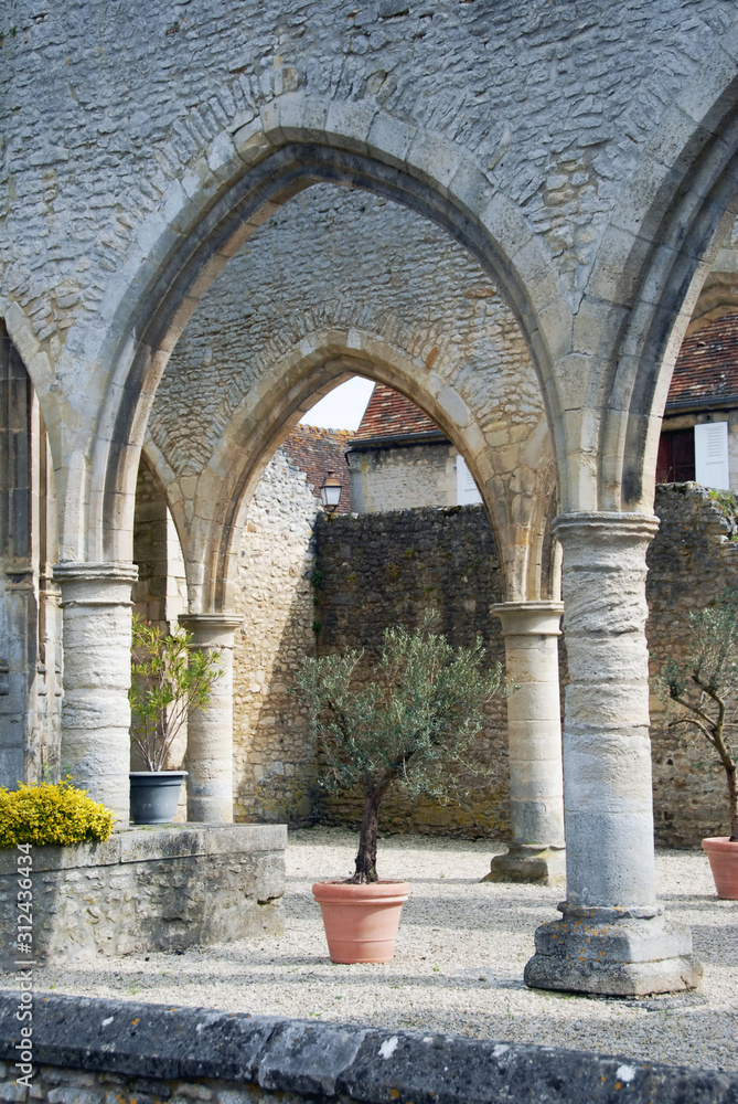 Ville d'Ecouché, Notre-Dame d'Ecouché (XIIIe siècle, classée Monument Historique, département de l'Orne, France