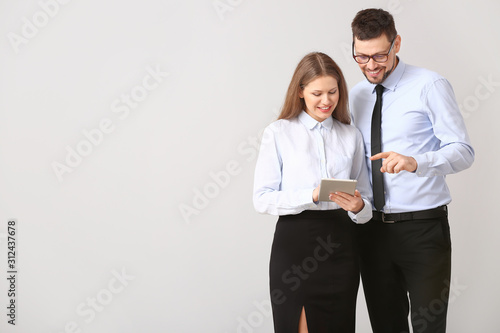 Business people discussing ...