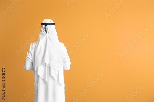 Fototapet Handsome Arab man on color background, back view