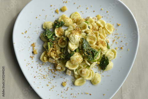 Foto piatto di orecchiette con le cime di rapa