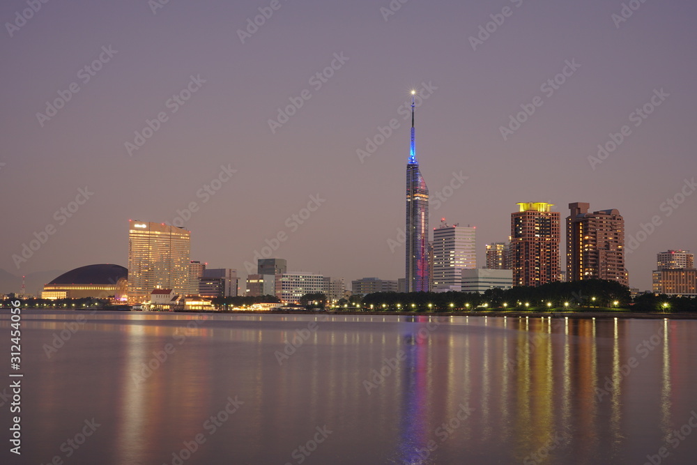 Naklejka premium 福岡シーサイドももちエリア風景夜景