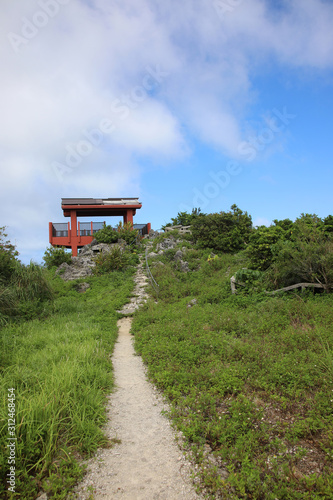 展望台へ続く道