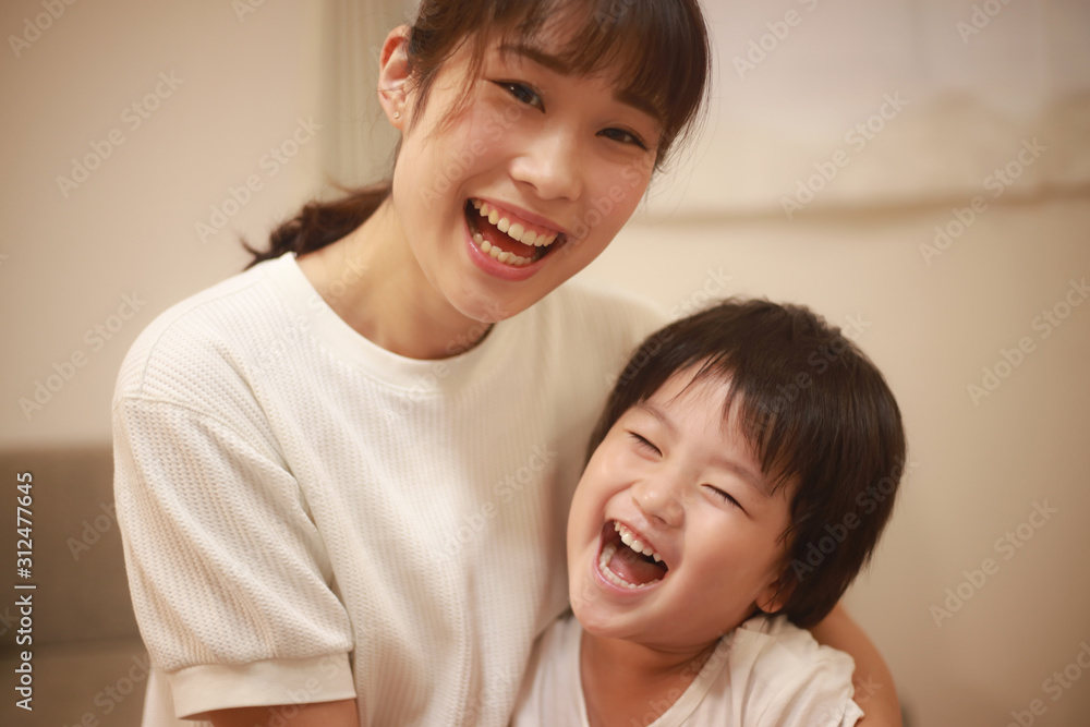 笑顔の親子 笑顔の親子