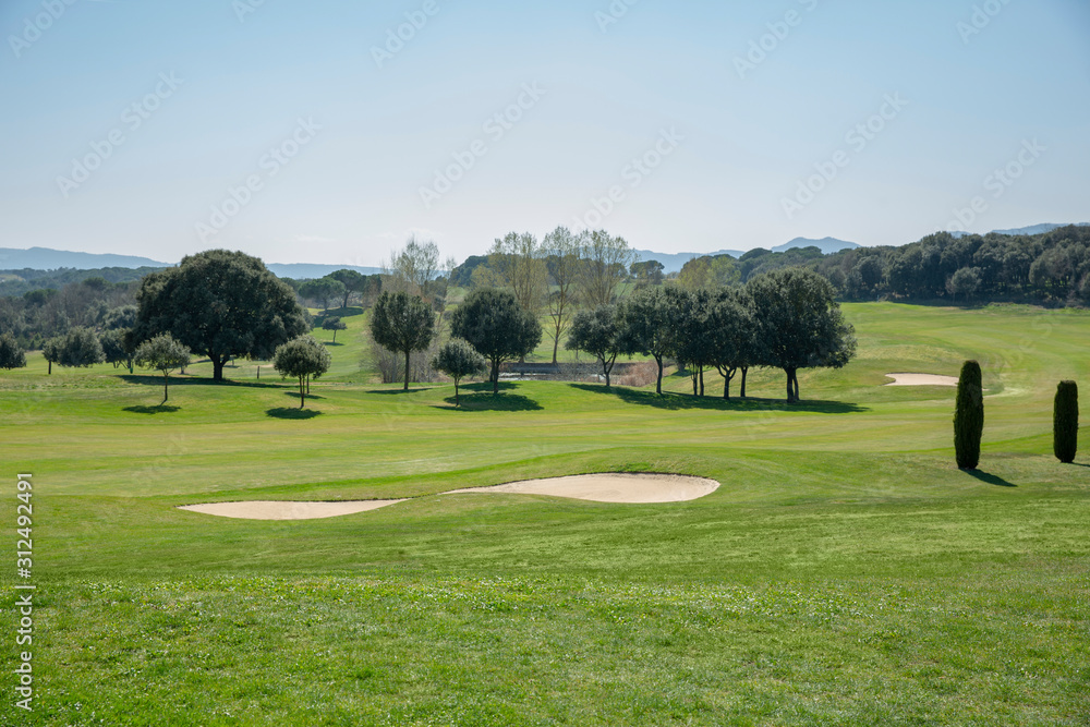Obraz premium Catalan golf Field in Mountains