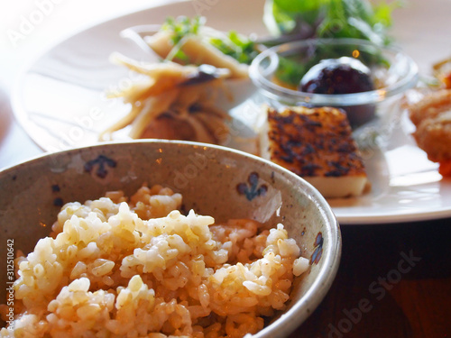 玄米菜食のランチ【ヴィーガン料理】