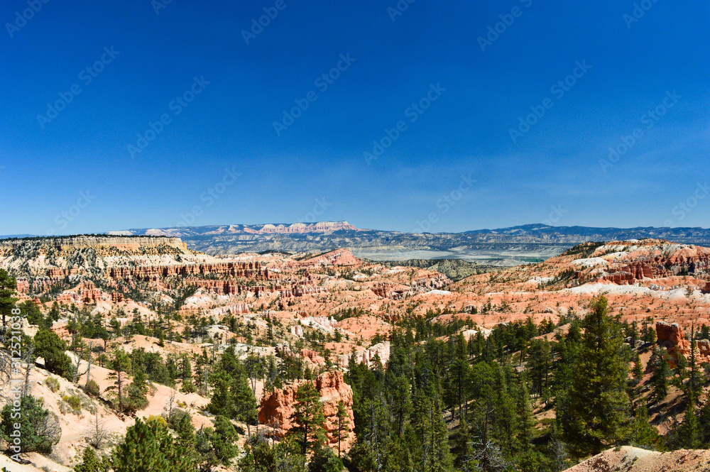 Extraordinary views, mountains and landscapes in the Bryce Canyon national park, Utah