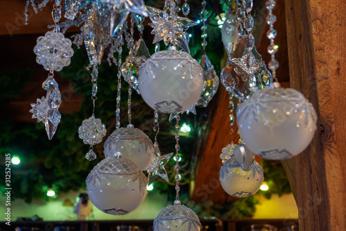 Obraz na płótnie Christmas decorations from white balls w salonie