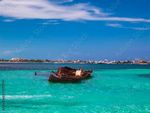 Fototapeta Naklejka Na Ścianę i Meble -  An partly submerged wreck on Isla Mujeres near Cancun, Mexico