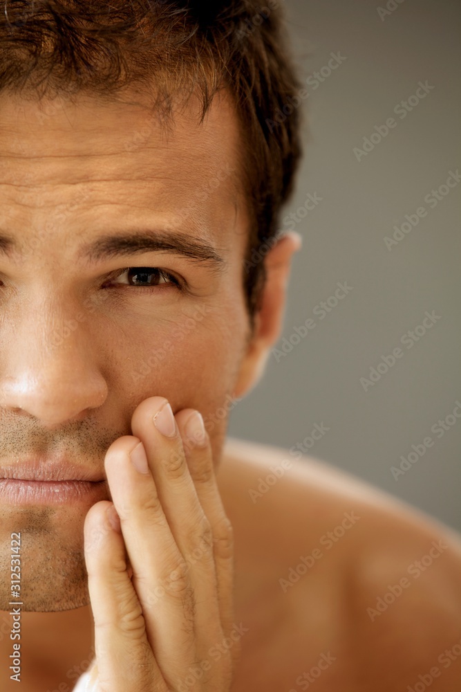 Obraz premium Close-up of young man applying shaving cream