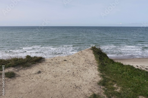 Blick von einer D  ne auf die Ostsee bei Wustrow