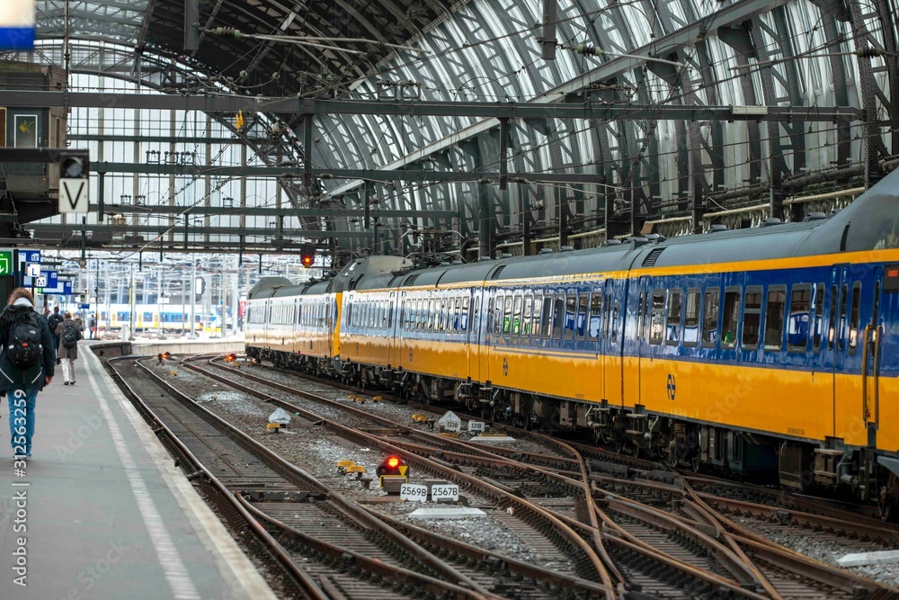 train at the stationhouse at the river, holland, amsterdam, nederlands train at the stationhouse at the river, holland, amsterdam, nederlands