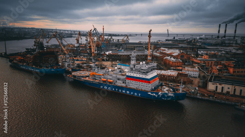 Obraz na płótnie icebreaker Arktica w salonie
