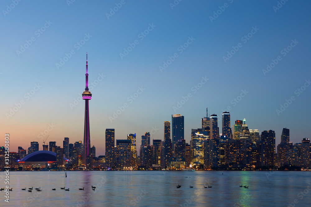 Obraz premium Skyline Toronto z kultowym CN Tower, Ontario, Kanada