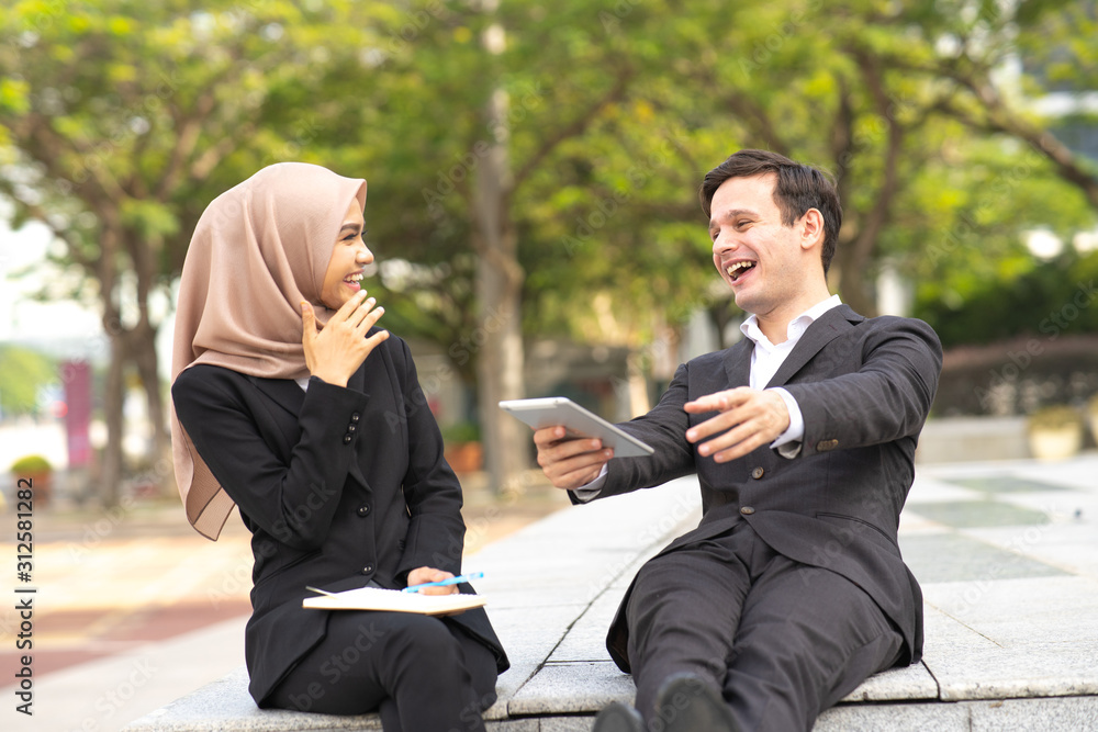Group of business staff discuss among theirself Group of business staff discuss among theirself