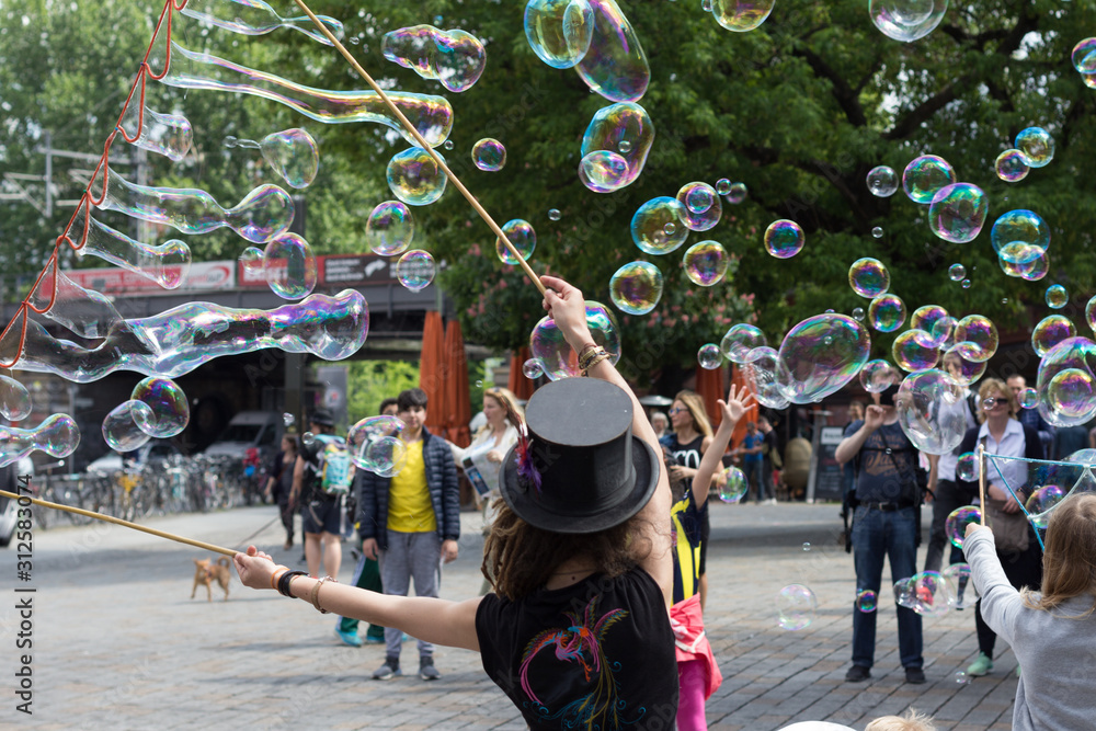 Fototapeta premium Street artist making soap bubbles on the street