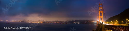 Amazing view of San Francisco city © maislam