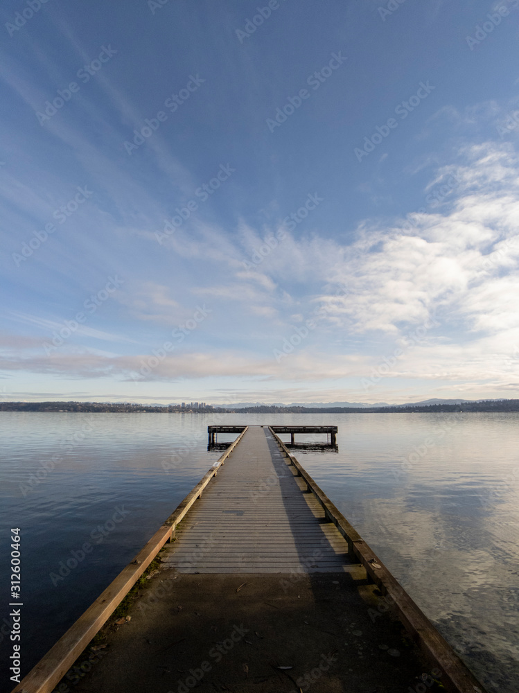 Naklejka premium Lake Washington Winter Sky Calm Water