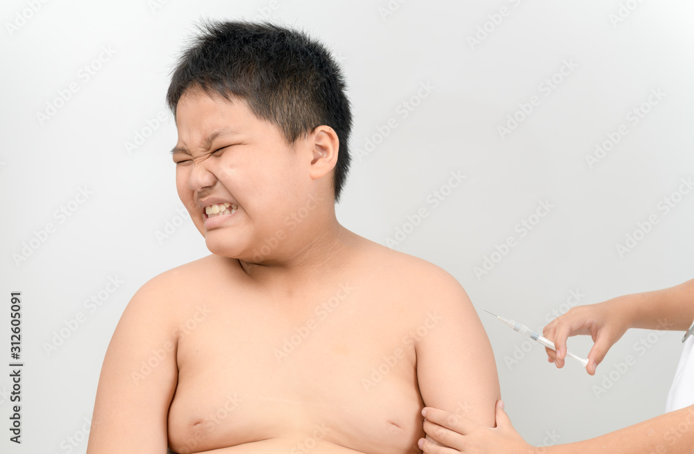 Obraz premium Fat boy afraid of syringe turning his head away squeezing eyes in fear.