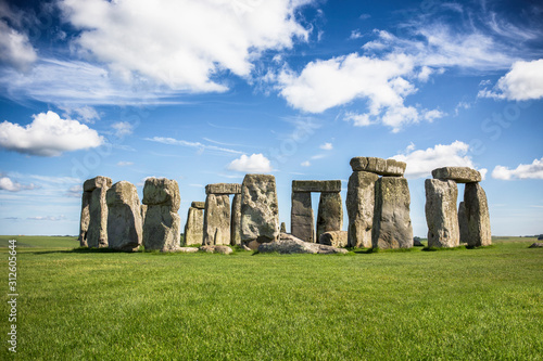 Obraz na plátně Stonehenge on a Sunny Day