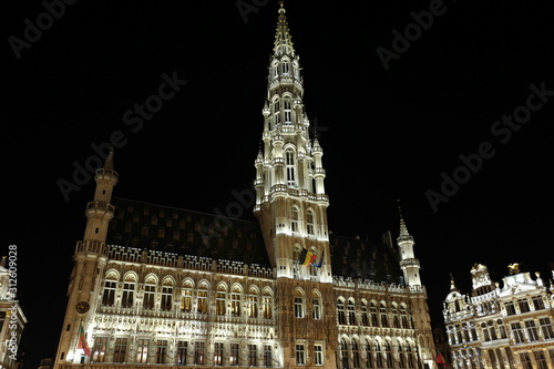 ベルギー ブリュッセル Grand Place 夜 風景
