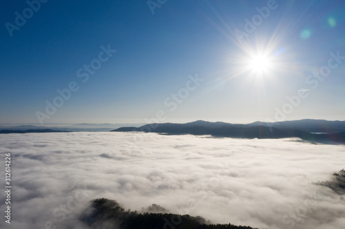 京都　亀岡　雲海　空撮　自然　冬　旅　広告　素材　晴れ　DJI ドローン　空撮