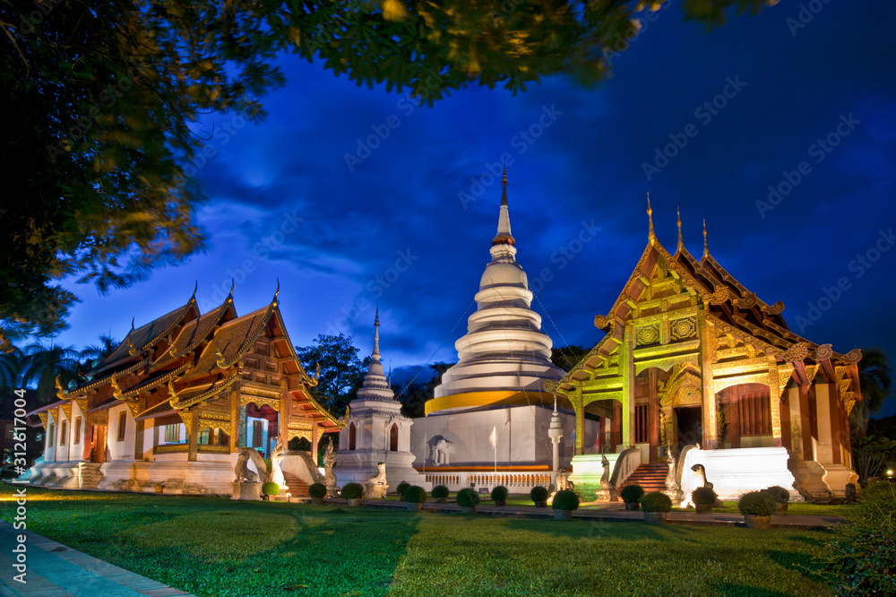 Naklejka premium wat phra singh temple, Chiang mai