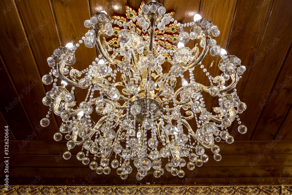 Crystal chandelier lamp on the ceiling. Stock 写真 | Adobe Stock