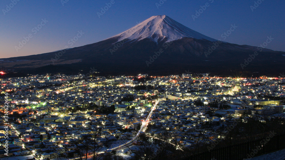 富士吉田市　富士山と夜景