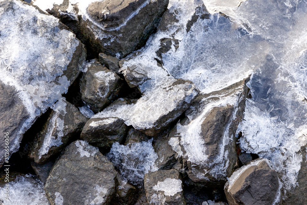 Fototapeta premium Ice and rocks by the sea