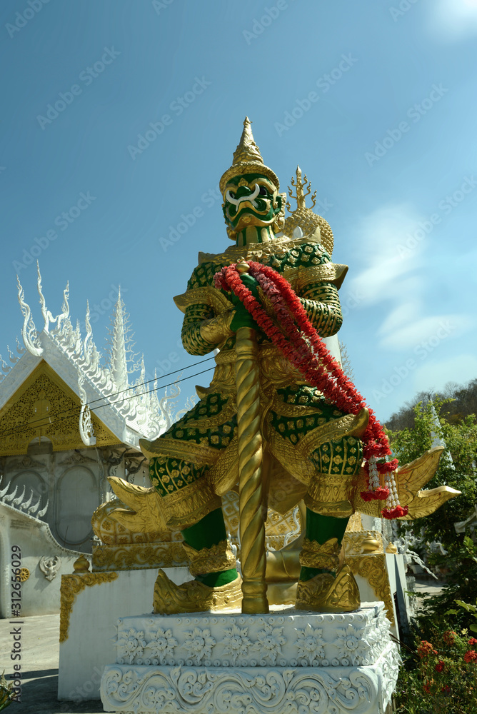 Fototapeta premium Buddhistische Tempel, Felsentempel in Thailand