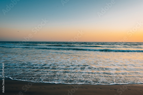 Fototapeta Naklejka Na Ścianę i Meble -  Sunset in Venice Beach, Los Angeles, California