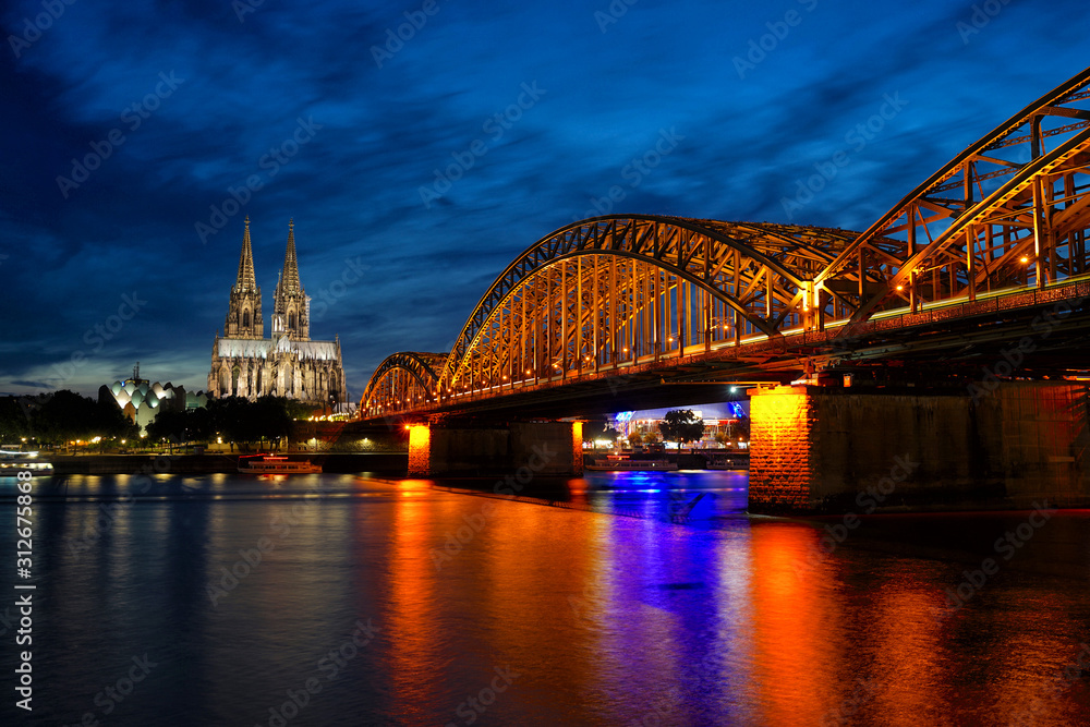 Fototapeta premium Köln bei Nacht
