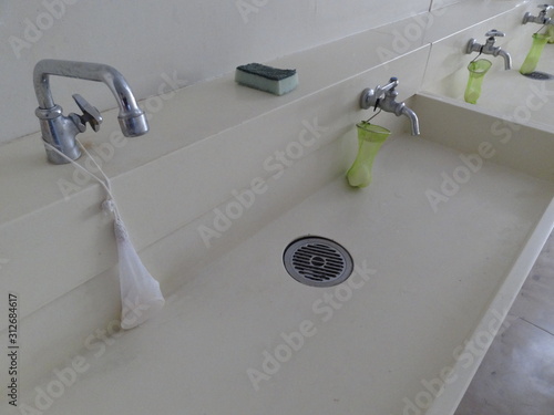 学校の手洗い場