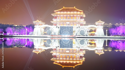  中国 西安 大雁塔 広場 夜景