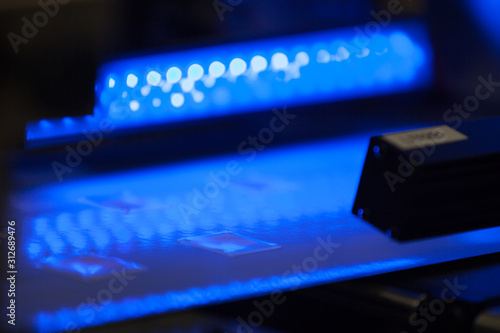Fotografi Pharmaceutical inspection with ultraviolet lighting