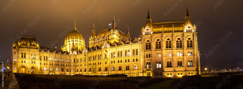Fototapeta premium Panoramic Budapest Night